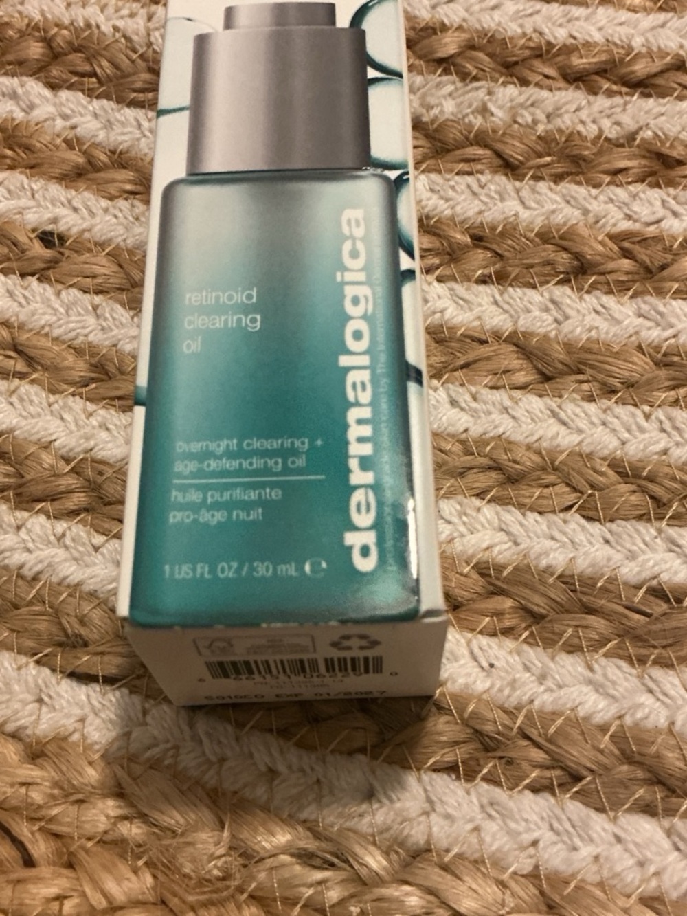 dermalogica Retinoid Clearing Oil – Teal Gradient Bottle